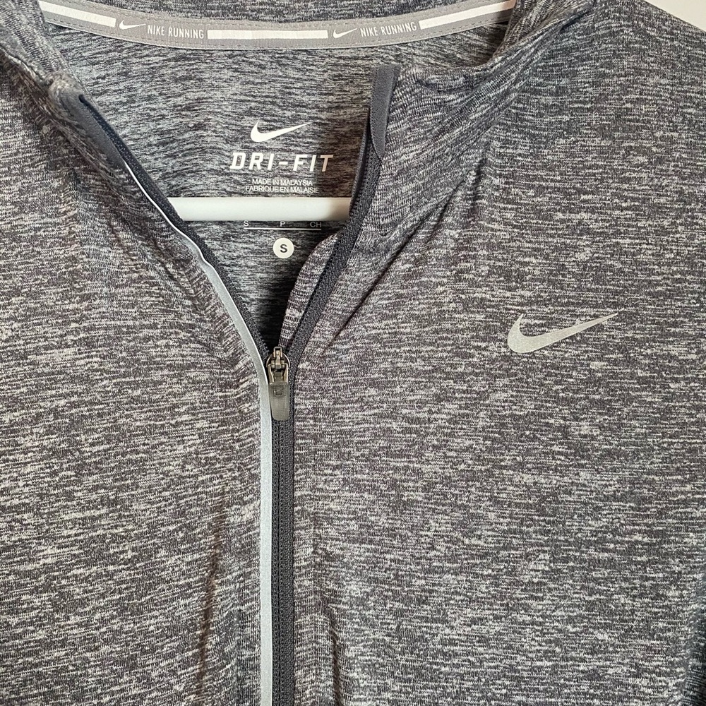 Nike Women's Element Half-Zip Running Pullover - Picture 6 of 6